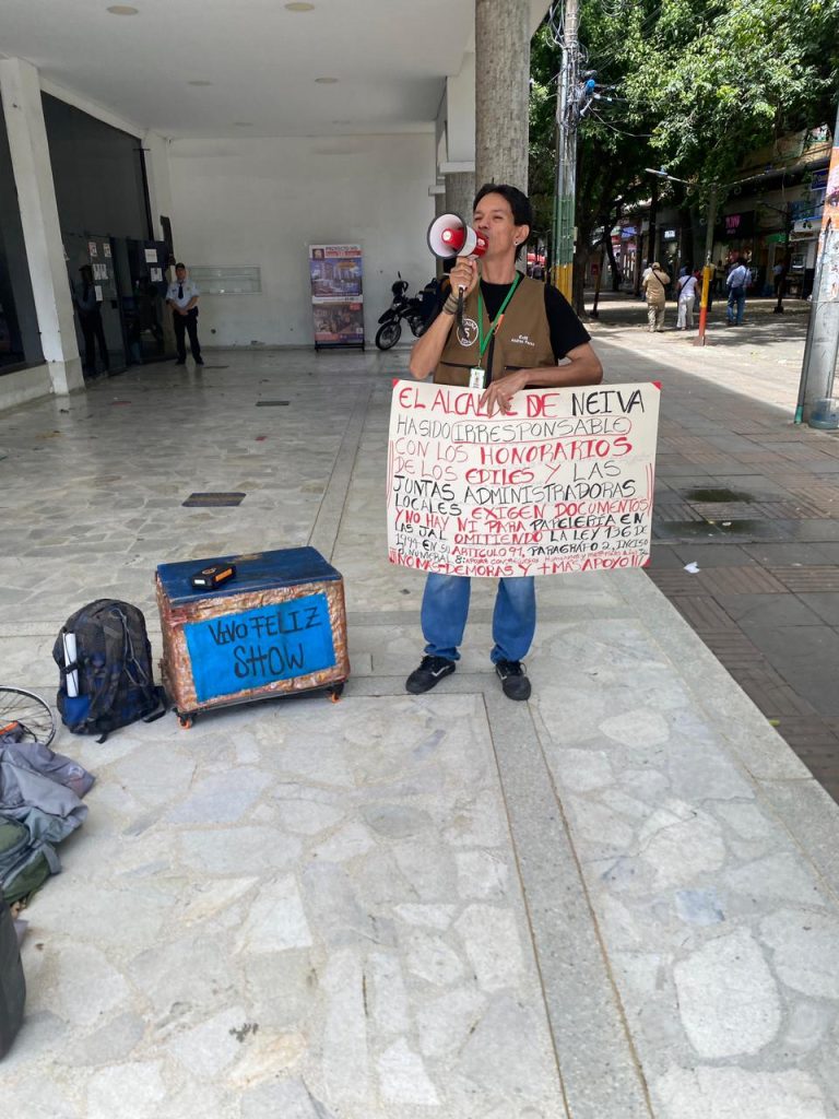 ediles-768x1024 Ediles de Neiva recibieron sus honorarios tras plantón frente a la Alcaldía