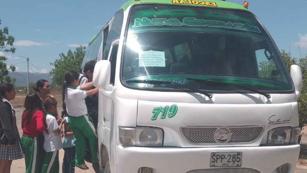 Sin-titulo-2-1024x576 EN AIPE BENEFICIAN A MÁS DE 700 ESTUDIANTES CON TRANSPORTE ESCOLAR